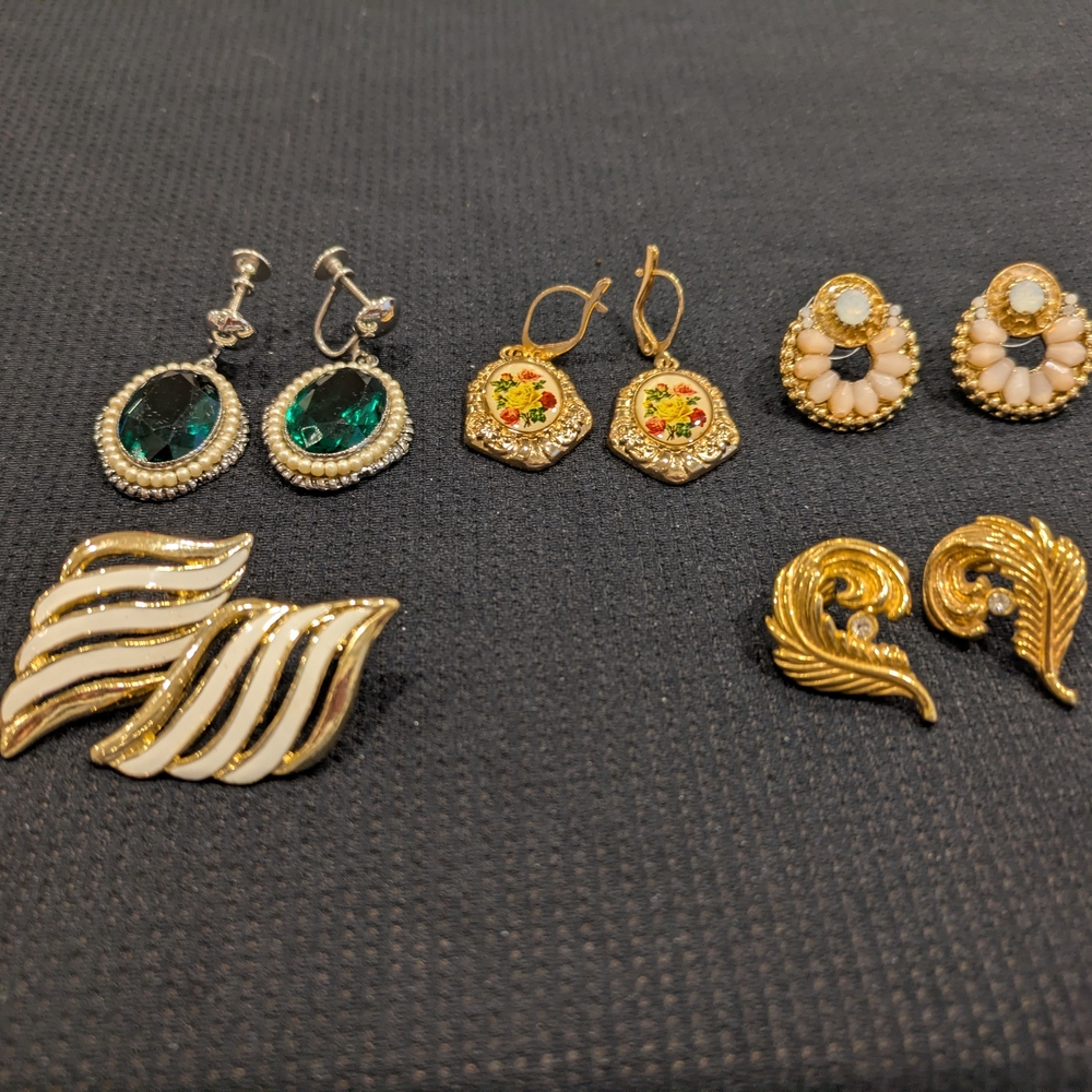 Chic Gold and Green Earrings Collection Vintage Set Of 5 Pairs